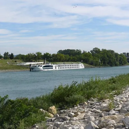 In With Private Pool And Airco