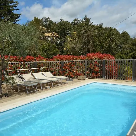 In With Private Pool And Airco فيلة