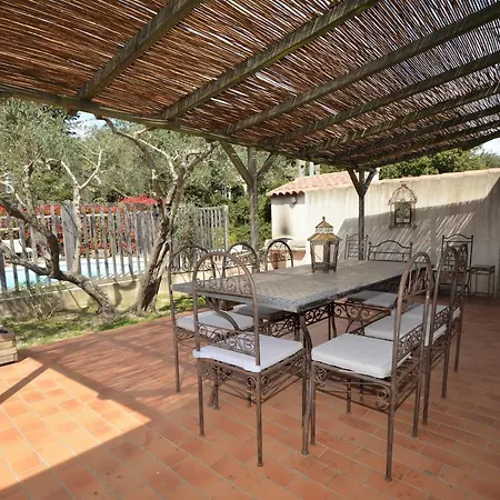 In With Private Pool And Airco فيلة