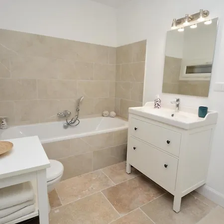 In With Private Pool And Airco Comps (Gard)
