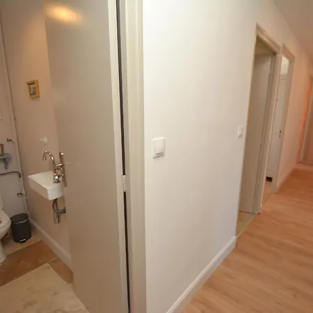 In With Private Pool And Airco Villa *