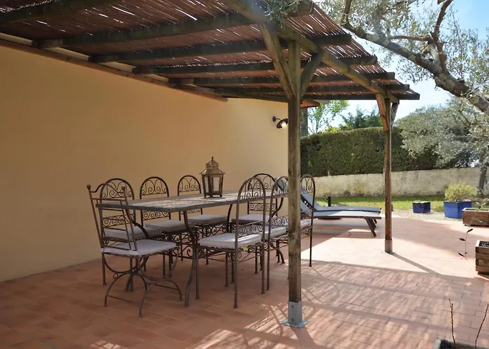 In With Private Pool And Airco