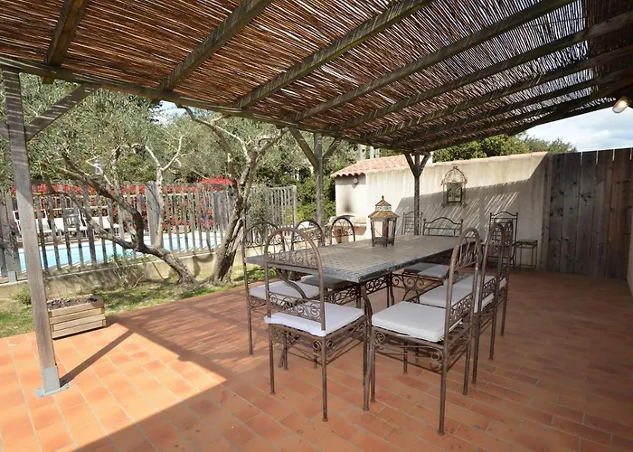 In With Private Pool And Airco فيلة